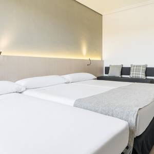 Premium double room + extra bed (2 + 1) Hotel ILUNION Las Lomas Mérida